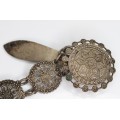 RAR: accesoriu victorian "Chatelaine skirt lifter." cca 1850. Marea Britanie